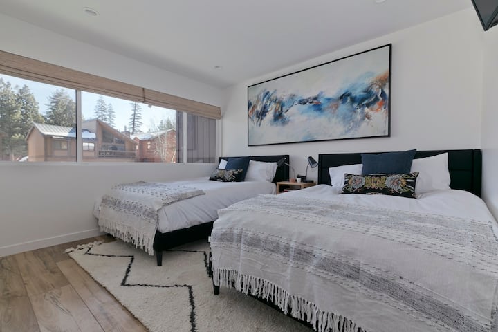 楼下前卧室（ 2张双人床）