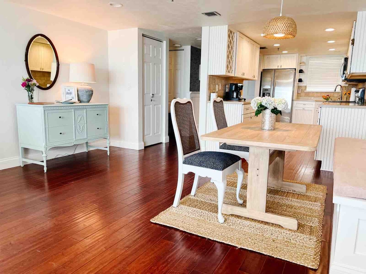 Luxury, Direct Oceanfront Condo