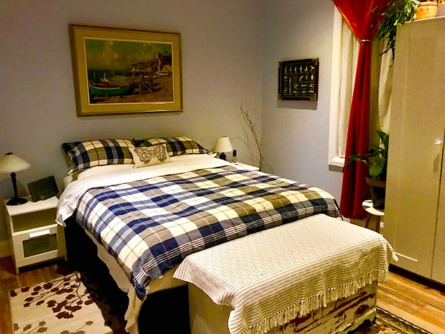 Beautiful Room in Century home  w/ Private Ensuite