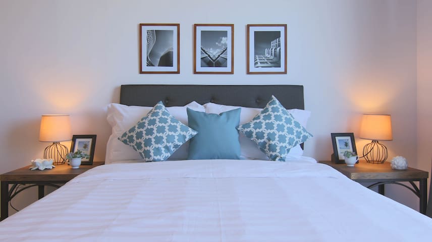 PROMO Suite @ Acqua! nr Rockwell & Makati! NETFLIX