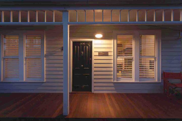 Beach House on Long Island (beach 100m) pets ok gallery image 2