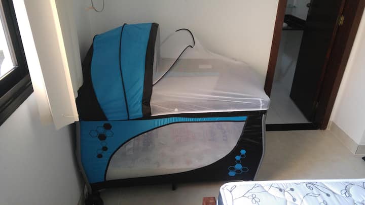 الجناح 2:

سرير أطفال.
