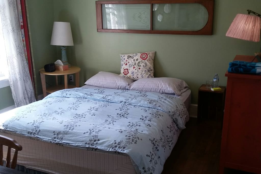 Main Bedroom Queen Bed