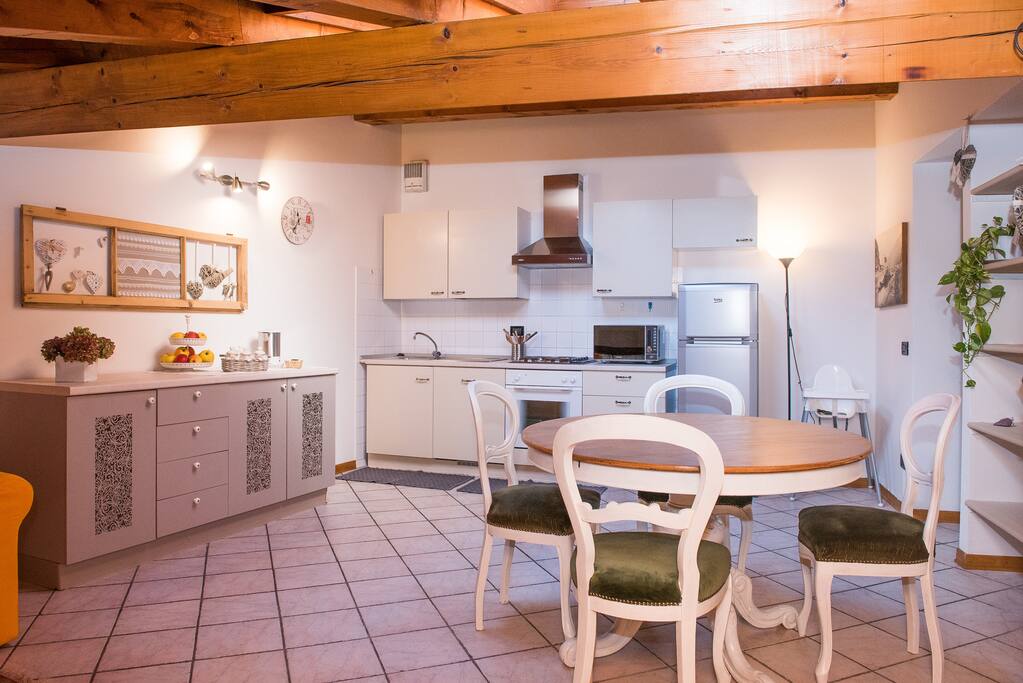 cucina e zona pranzo