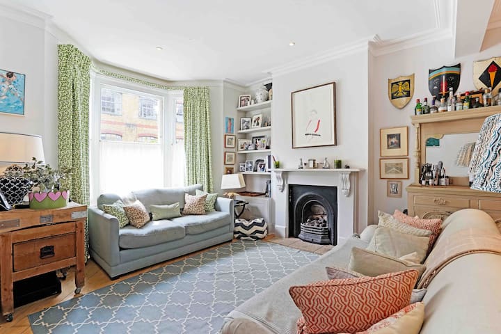 5 Bedroom Family Town House next to Battersea Park