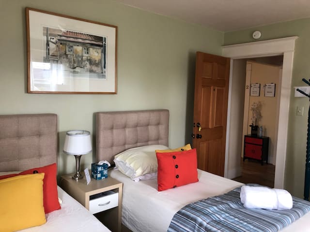 Spring Street Cntr Room 4, 1st Hill, 95 Walkscore