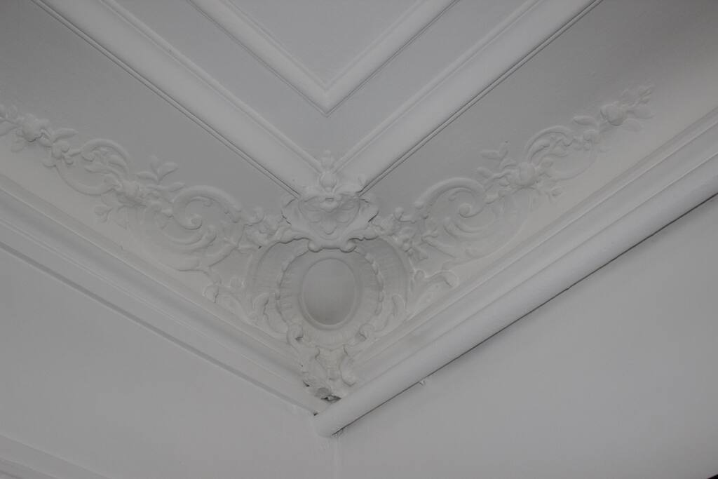 moulures au plafond
