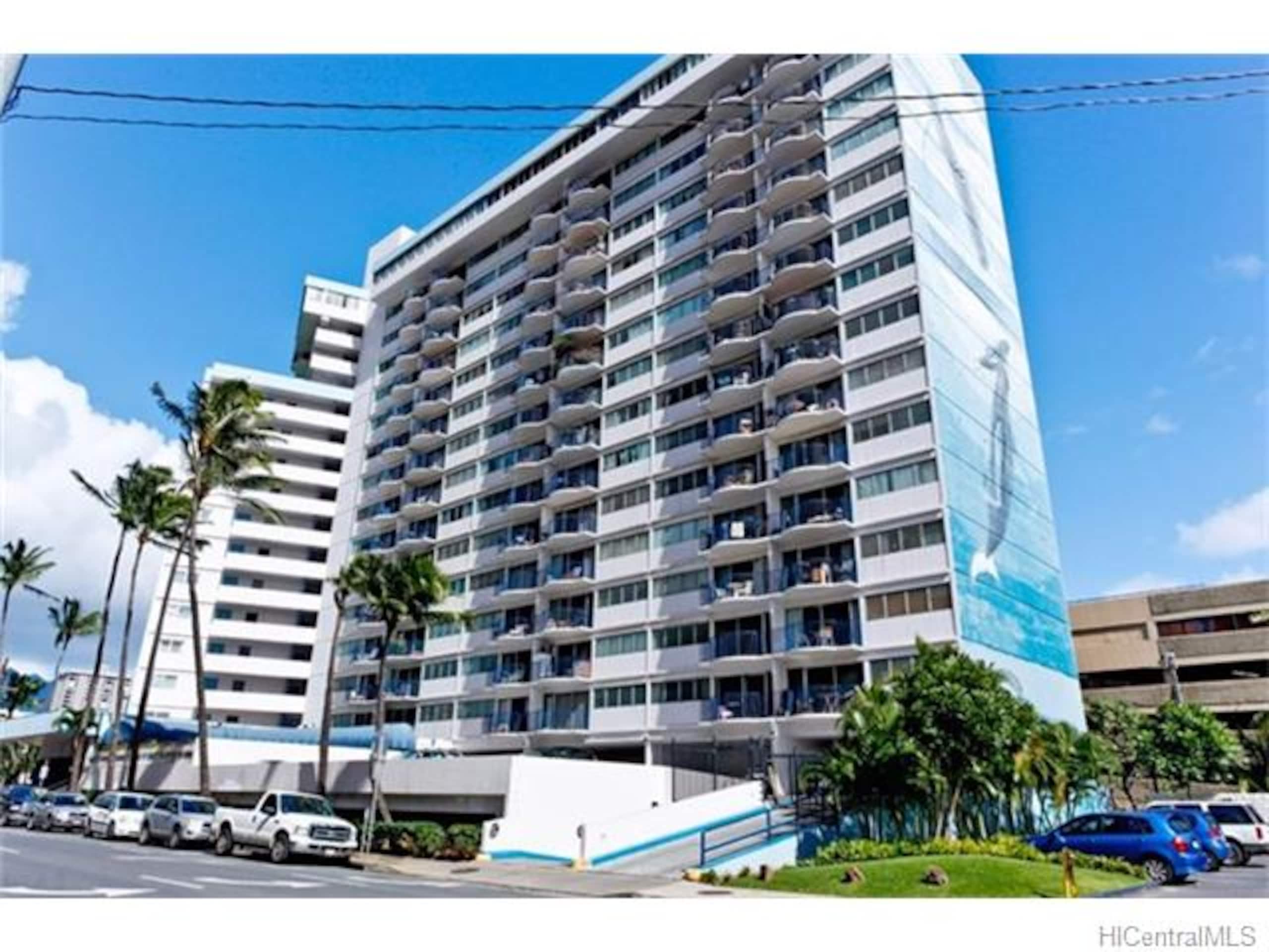 Waikiki 2 Bedroom Condo - Image 23