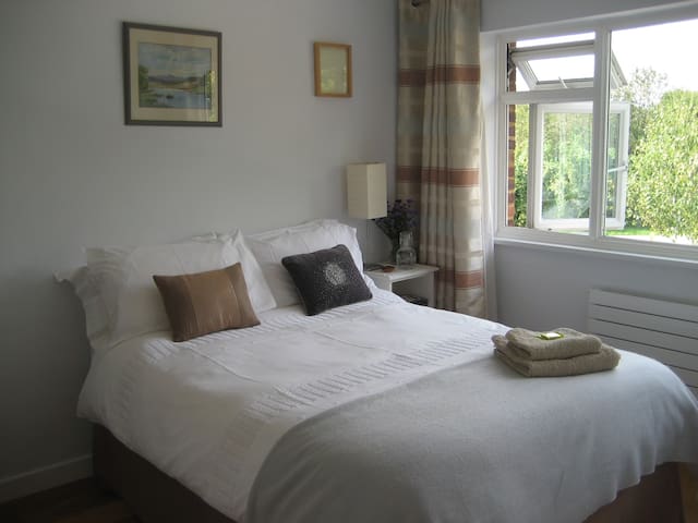 Quiet Double Room - Good for walks