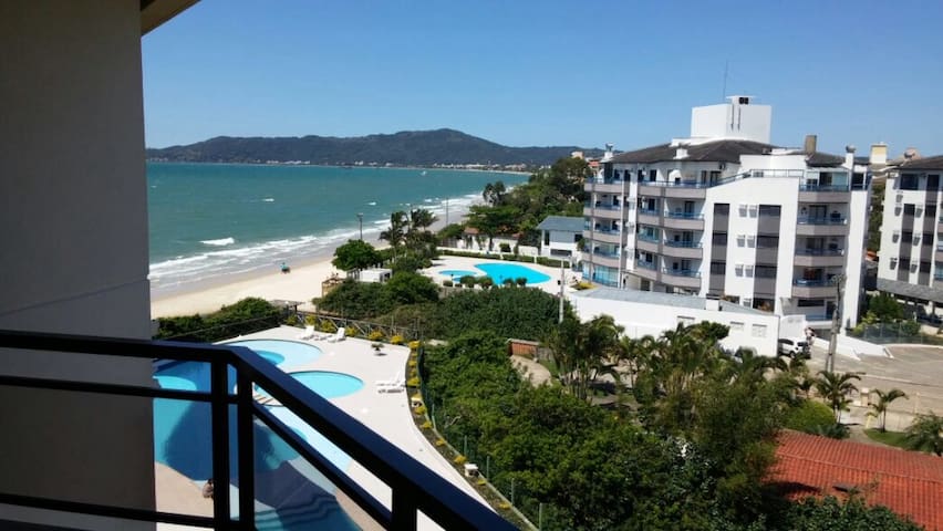 Apto na praia Pé na Areia