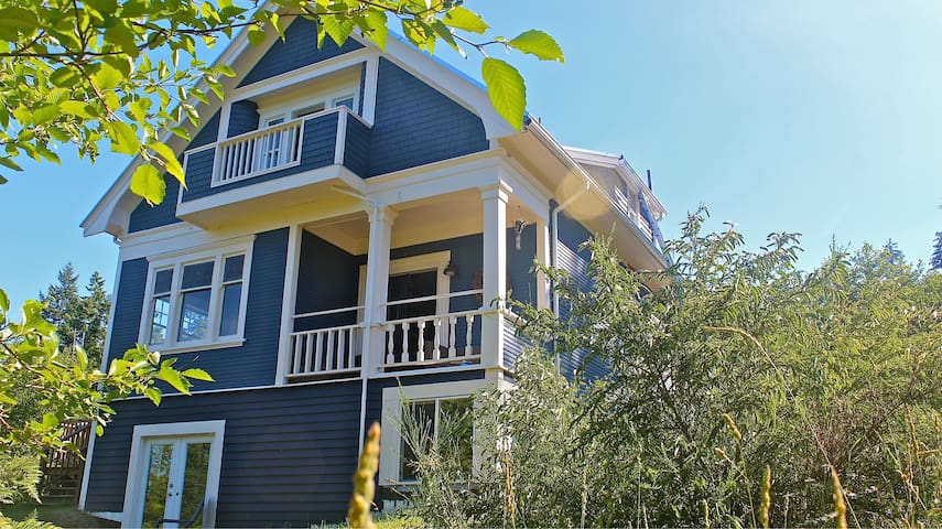 Fireside Cottage, Galiano Island
