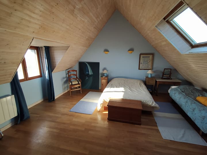 Საძინებელი 1 - 160 საწოლი + ერთადგილიანი საწოლი