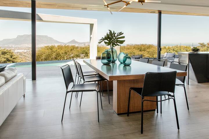 Panoramic Ocean & Mountain views, Luxurious Design gallery image 3