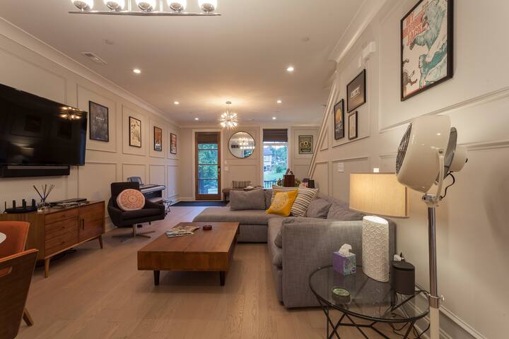 Mid-Century Inspiration in the Center of Nashville gallery image 4