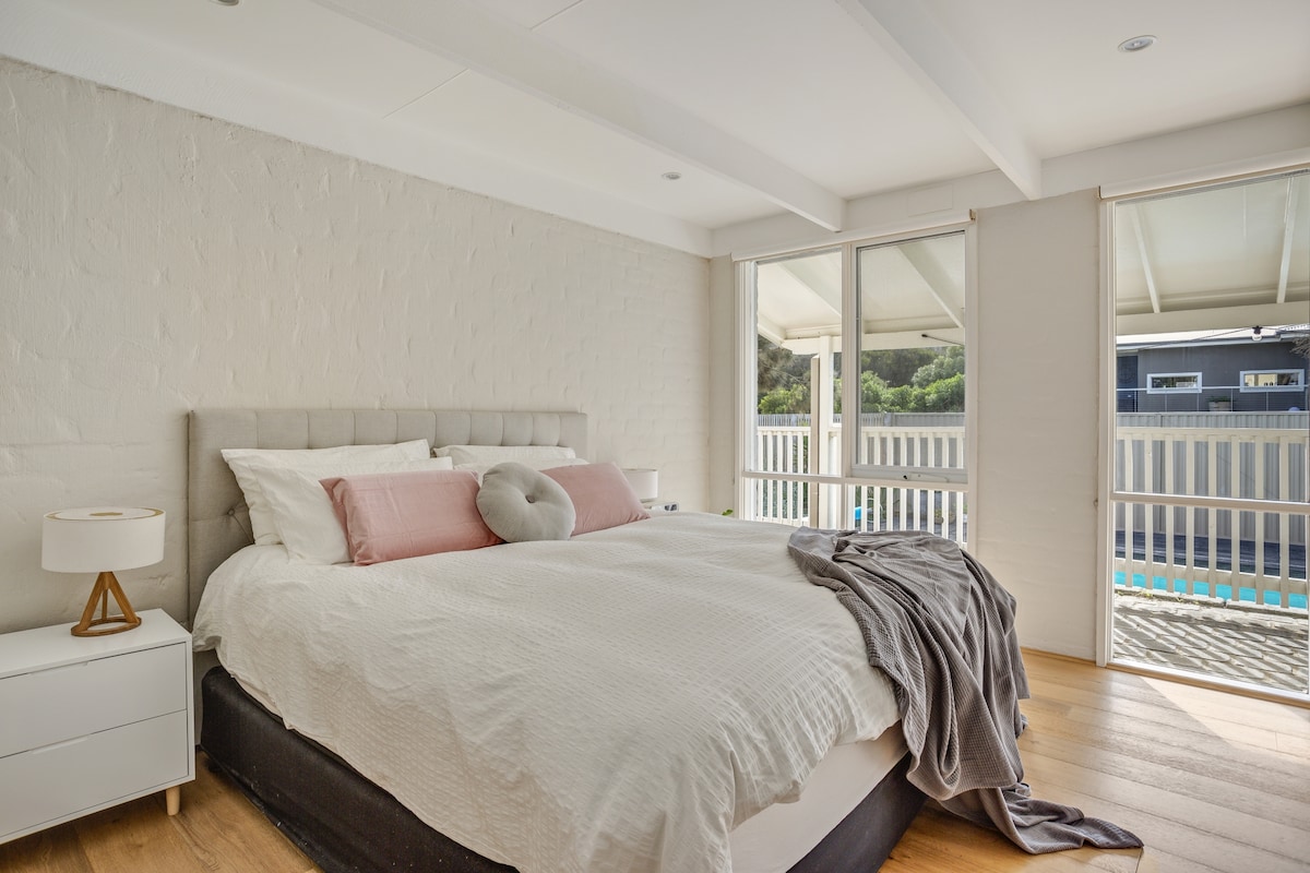 1号卧室，加大双人床