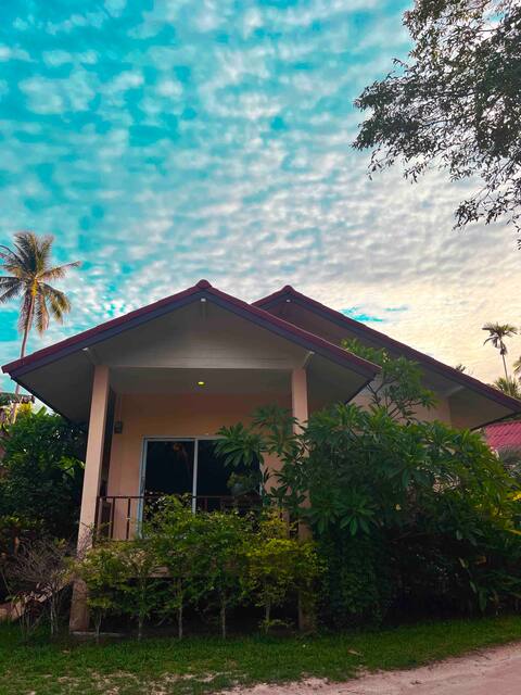 Modern & Comfortable Two Double Bedroom Bungalow.