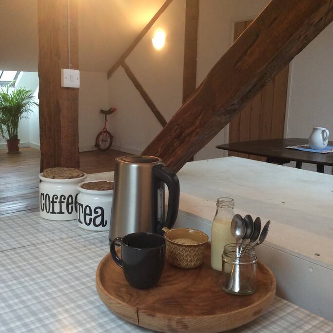 Tea and coffee making facilities (yes that is a unicycle, yes you may -there is room- at your own risk!)