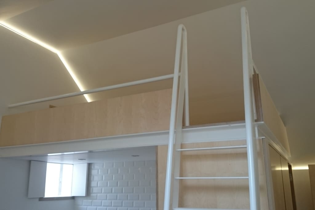 Apart from lots of storage space, the LED lighting around the room ensures good lighting at night, and the blackout blinds allow you to sleep in darkness.