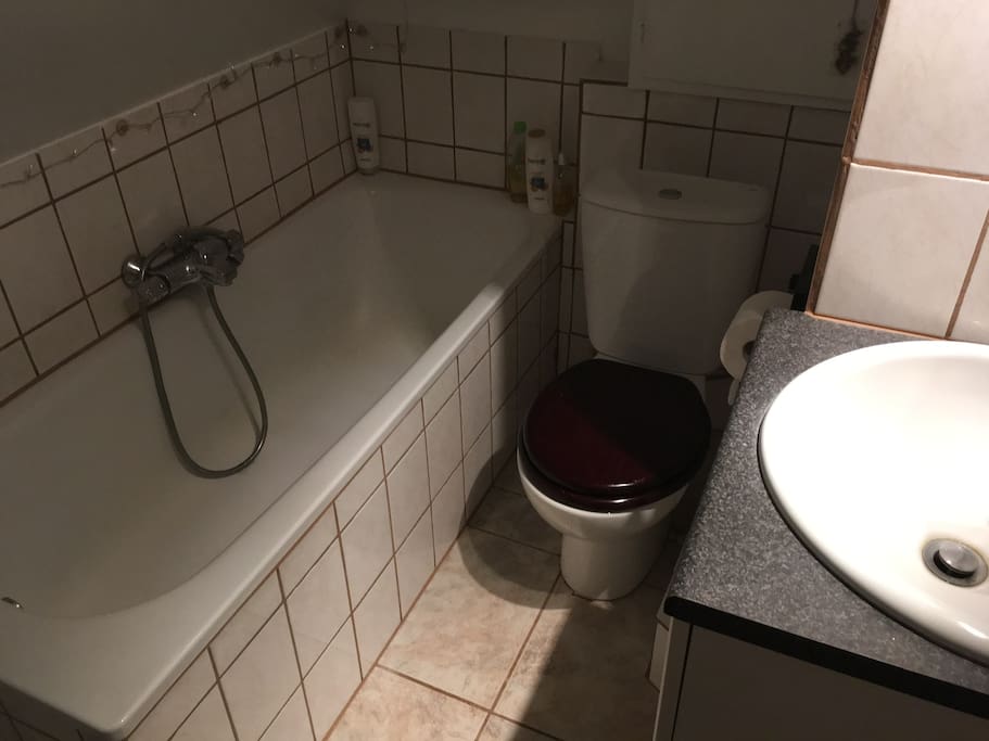 Who needs shower when you have a fantastic tub!