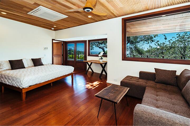 Spacious Modern Oceanview Hawaiian Barefoot Luxury gallery image 4