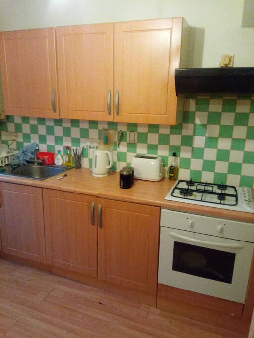 kitchen with cooker, toaster, fridge