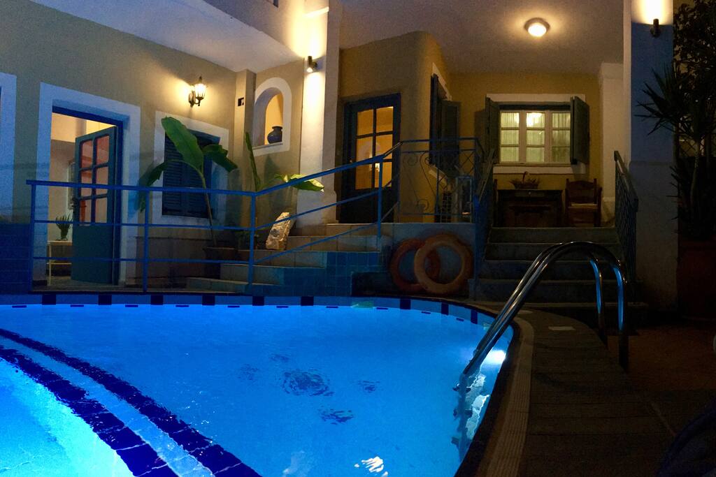 Villa Athena is the historical part of Villa Kallergi and together with Villa Nefeli offer two swimming pools