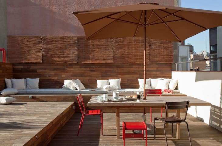 Playful 2 Bed Penthouse in Eixample