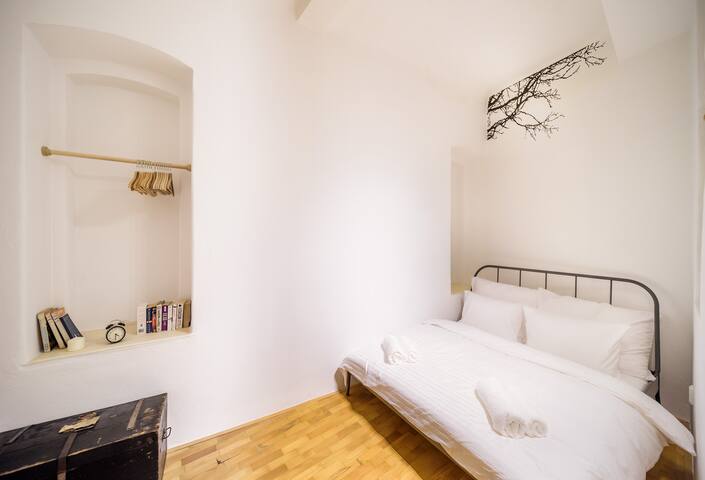 4BR+2.5BATH Amazing HARRY POTTER’S apt at OLD TOWN gallery image 5