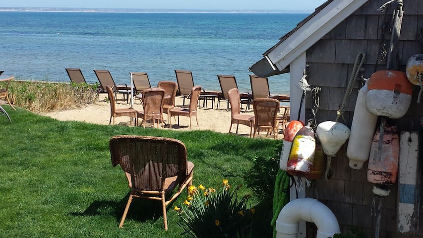 BAYSHORE PENTHOUSE GALLERY DISTRICT-PRIVATE BEACH