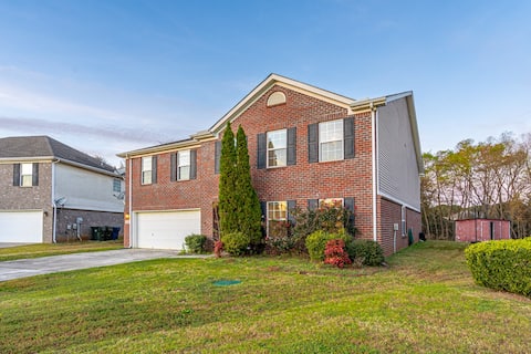⥼The Luxe⥽ Alluring 4600 SQ FEET 6 Bed 4 Bath Home