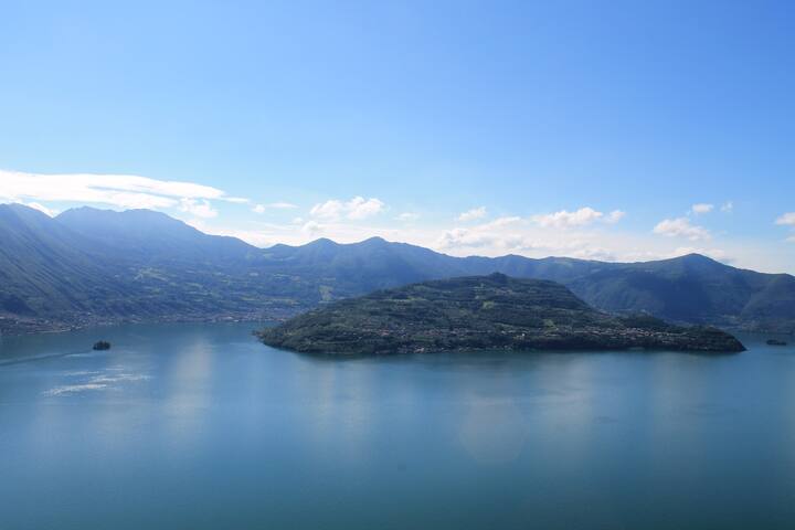 Apartment with 2 bedrooms Lake view gallery image 2