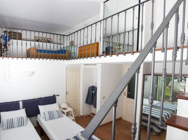 POSILLIPO IN VILLA WITH VIEW GARDEN gallery image 5