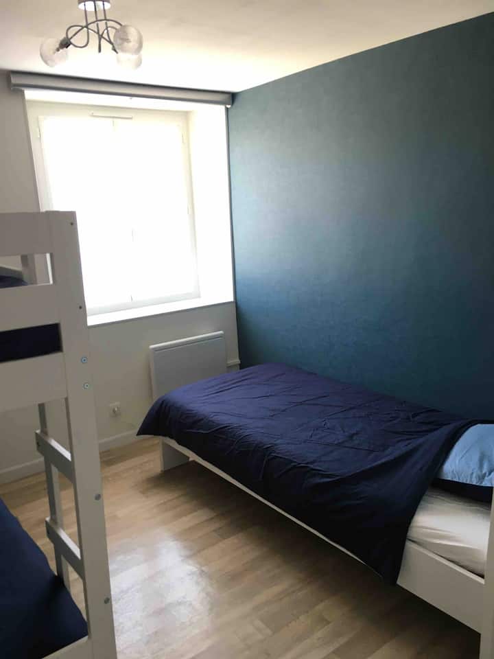 Terre d 'Iroise:
second bedroom: one single bed (90 X 200) and two bunk beds (90 X 200).