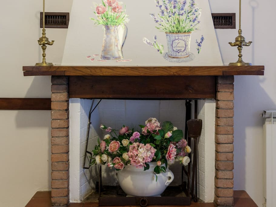 cucina, dettaglio camino