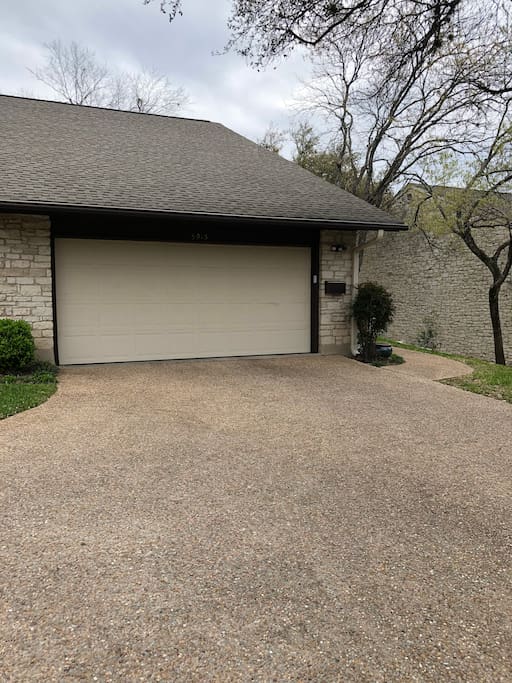 Driveway (please park in street)