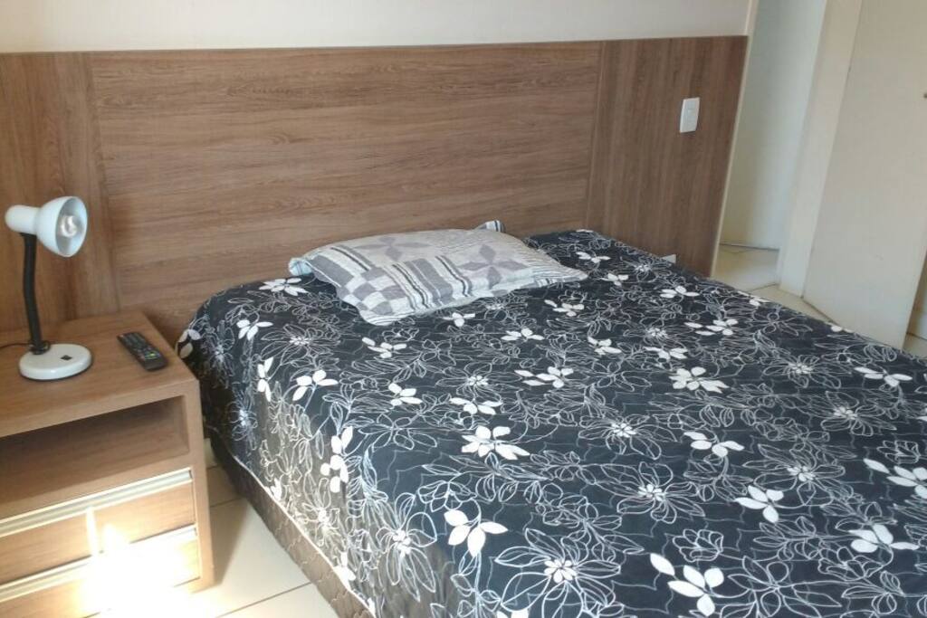Cama de casal para seu conforto.
