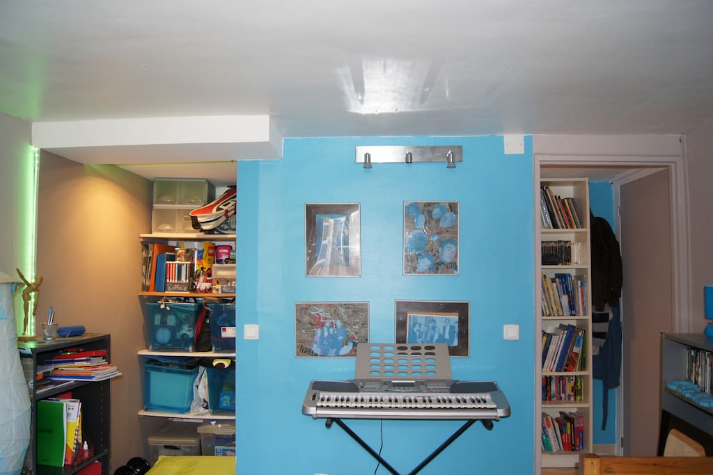zone rangement avec piano electronique