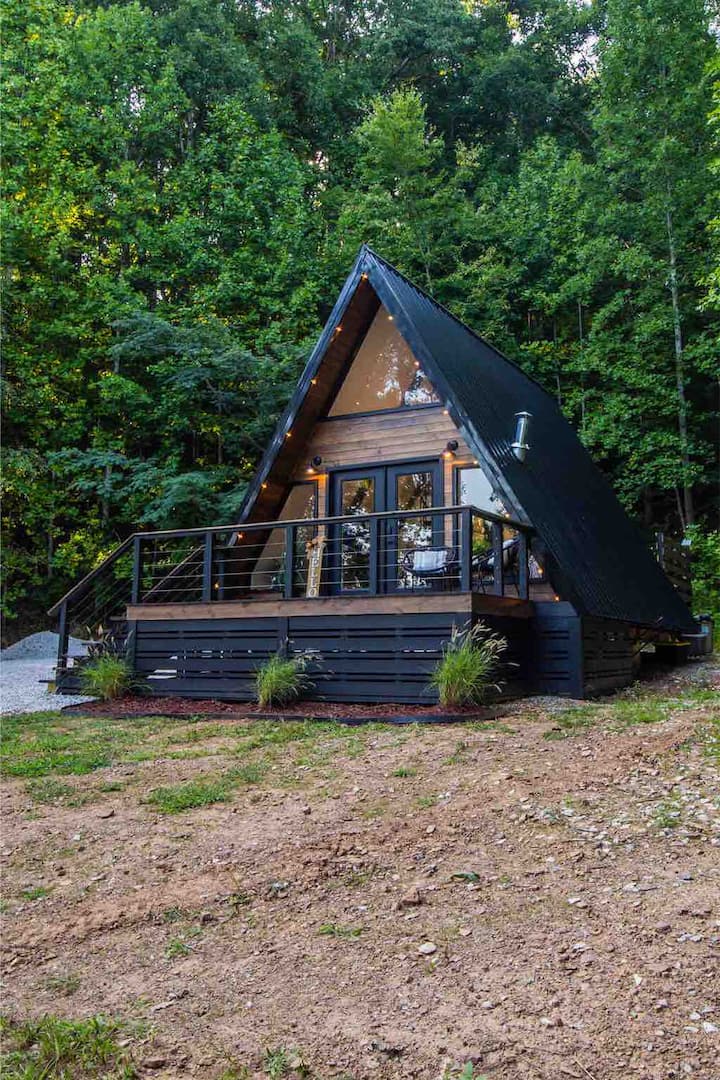 Romantic A-Frame • Private Hot Tub • Smokies