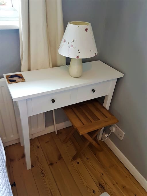 Console table with drawers and seating