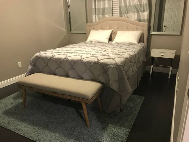 Coachella, Nice Comfortable Room