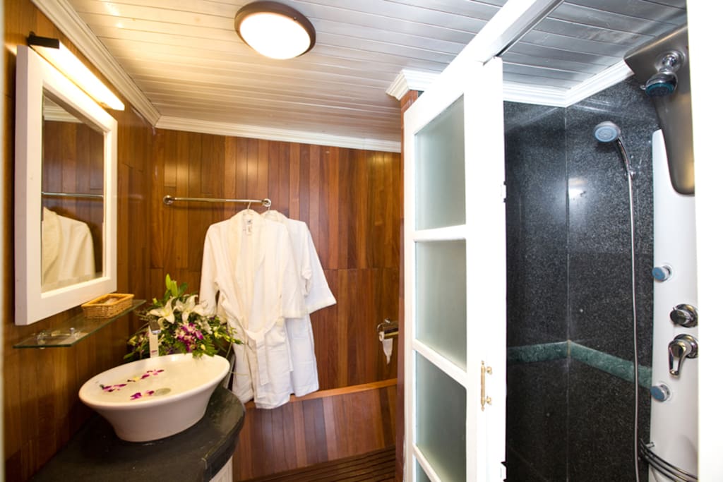 Bathroom and toiletries faclities