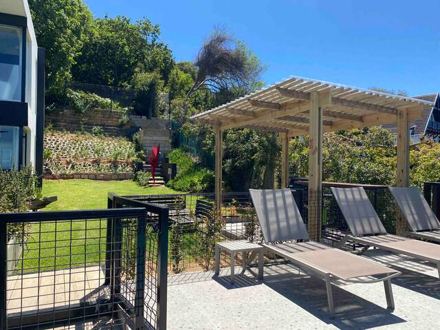 Constantia View MidCentury Suite- 3 bed, 3 bath gallery image 5