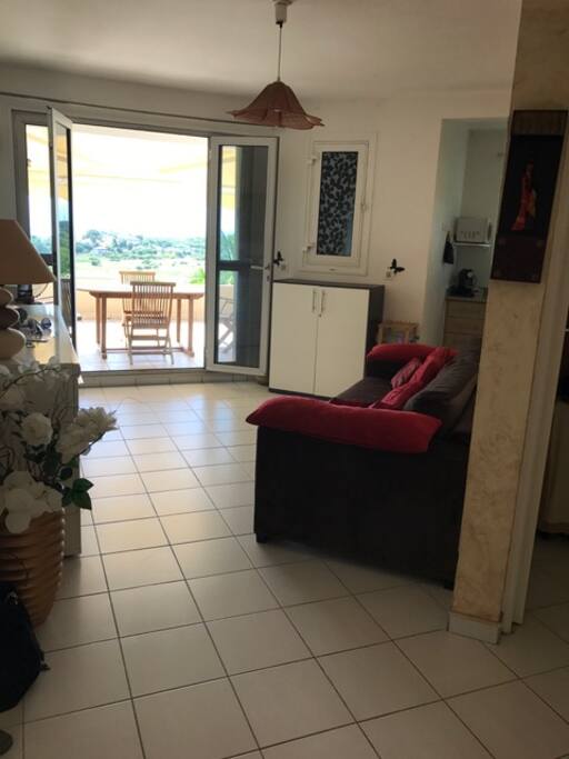 Salon porte terrasse ouverte