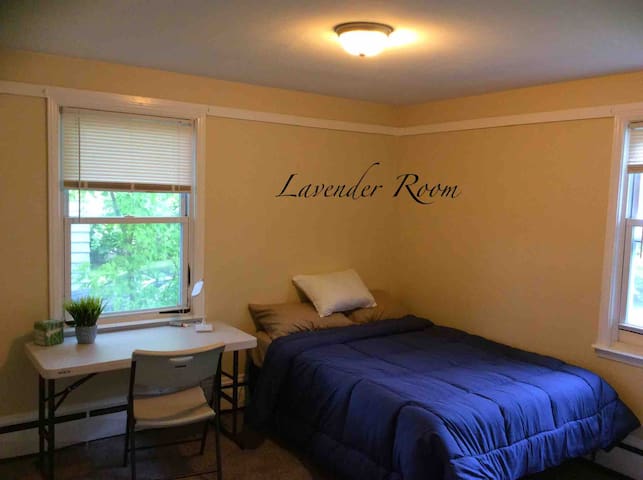 The Sarl’s Residence: LAVENDER Room, Cozy & Comfy