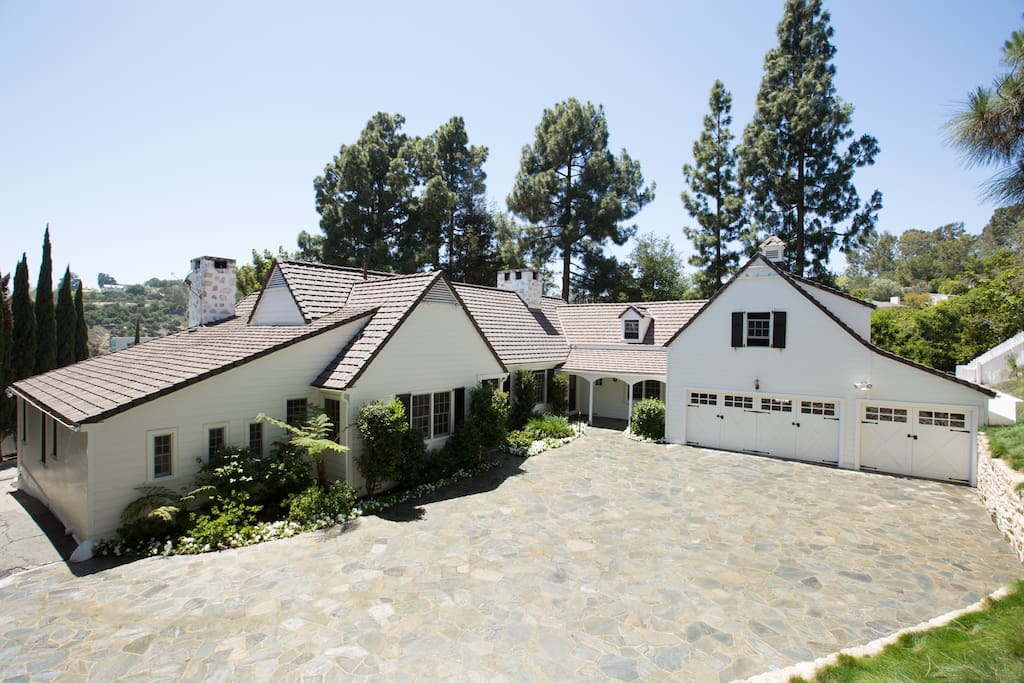 Beautiful, private, spacious motor court