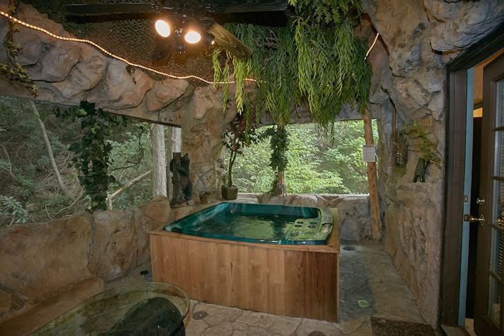 Bare Bottom Cabin - Cabins for Rent in Pigeon Forge, Tennessee, United