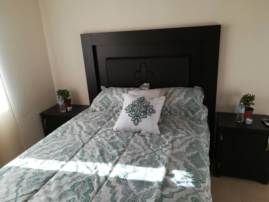 Cómoda habitación cama matrimonial