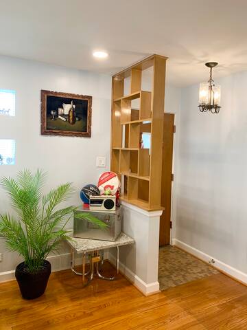 Luxury House 6bed/2.5bath/2parking close to lake gallery image 3