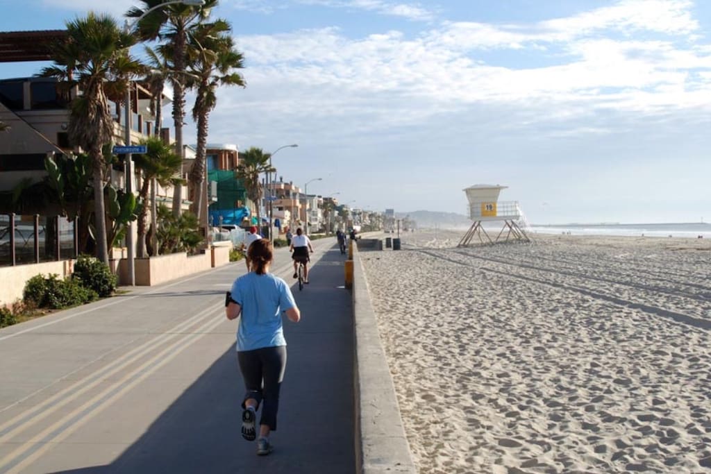 Pacific Beach/Mission Beach boardwalk only short walk from the home!