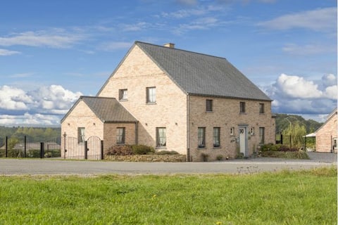 At the Song of the Frogs
Located 500 m from the farm